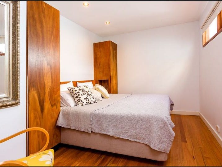 Under contract – Offers 18