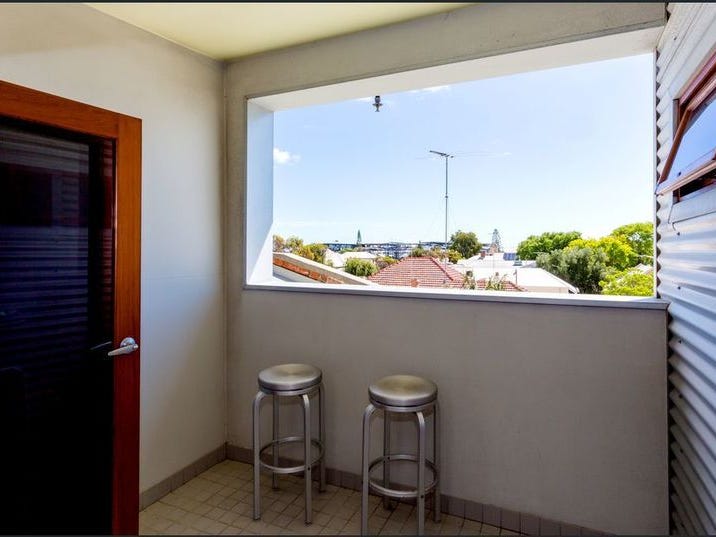 Under contract – Offers 21