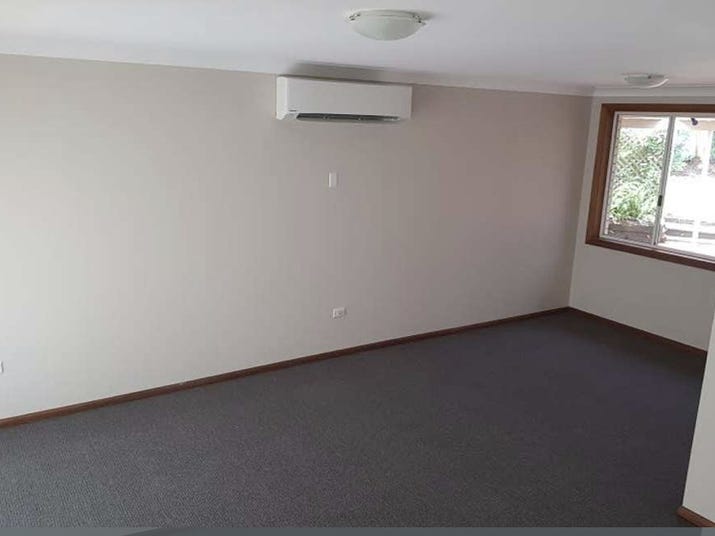 3 bedroom brick home to 3