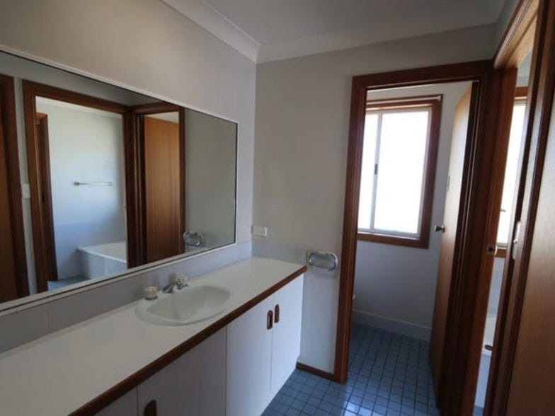 3 bedroom brick home to 10