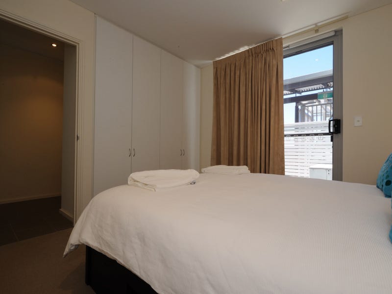 Uninterrupted views of the harbour 9