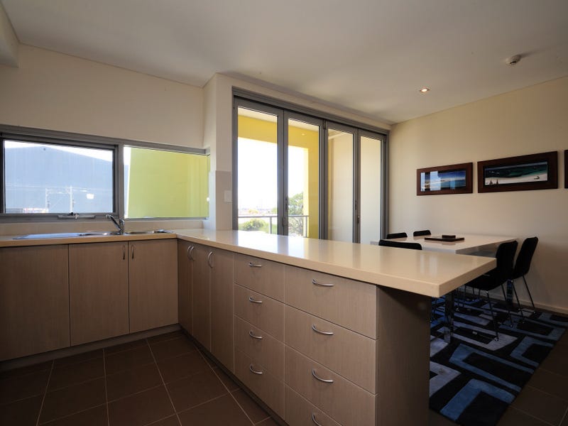 Uninterrupted views of the harbour 15