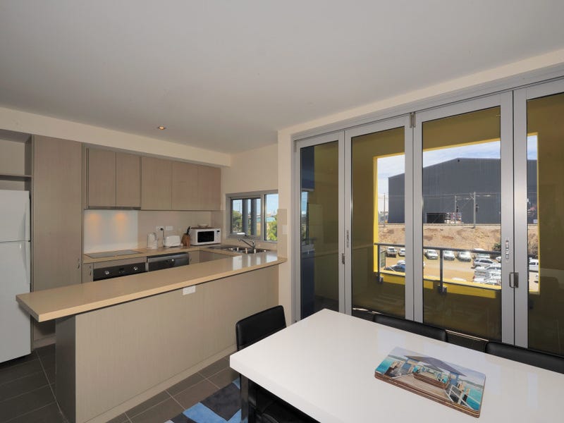 Uninterrupted views of the harbour 16
