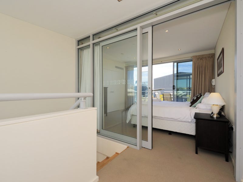 Uninterrupted views of the harbour 19