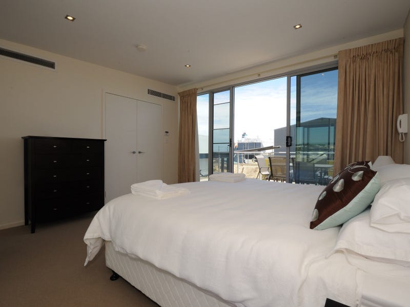 Uninterrupted views of the harbour 20