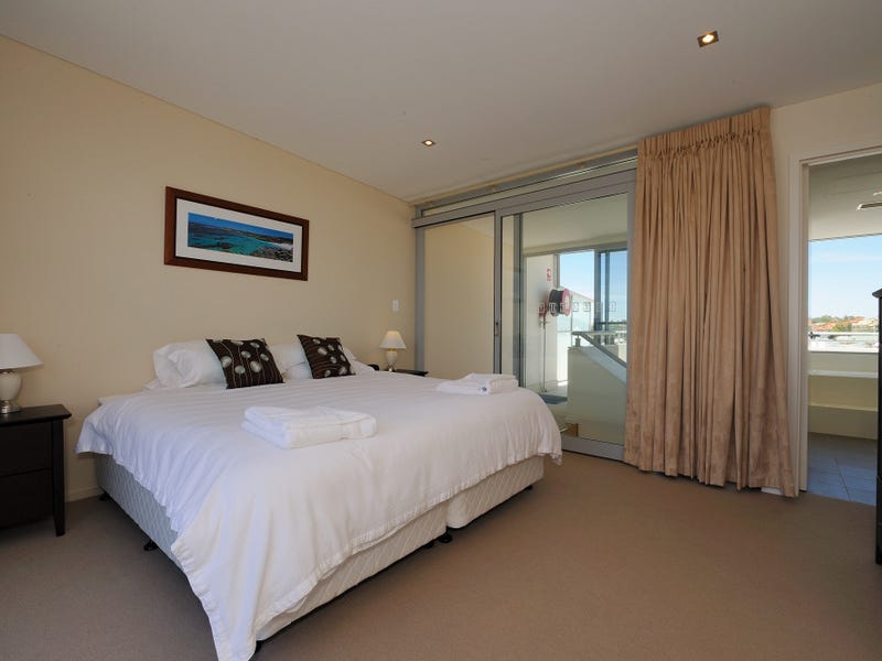 Uninterrupted views of the harbour 21
