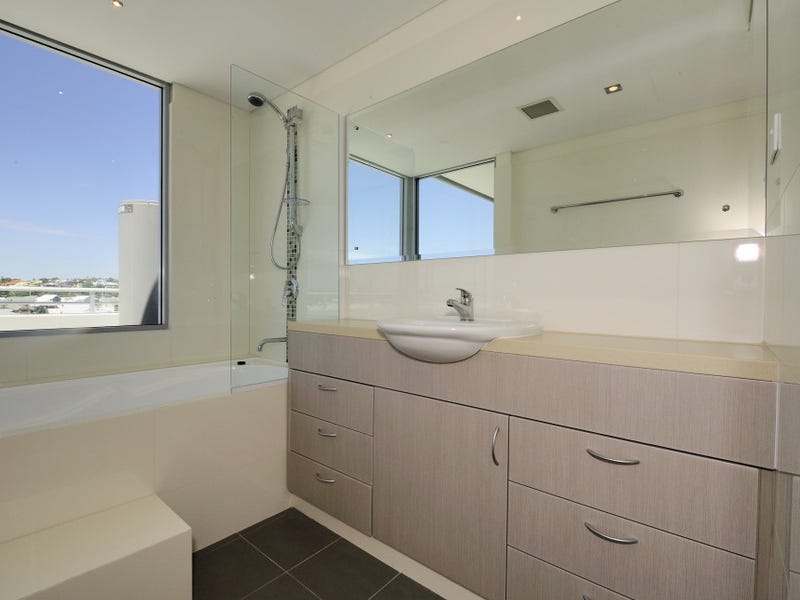 Uninterrupted views of the harbour 22