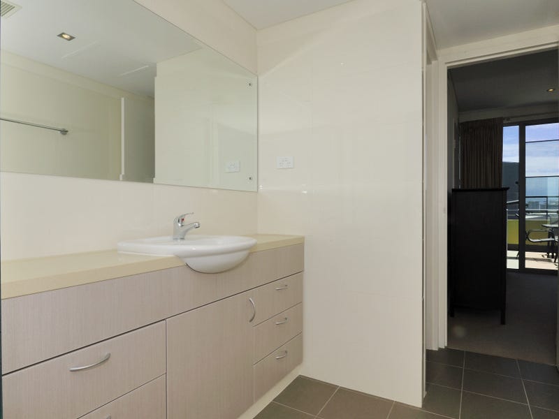 Uninterrupted views of the harbour 23