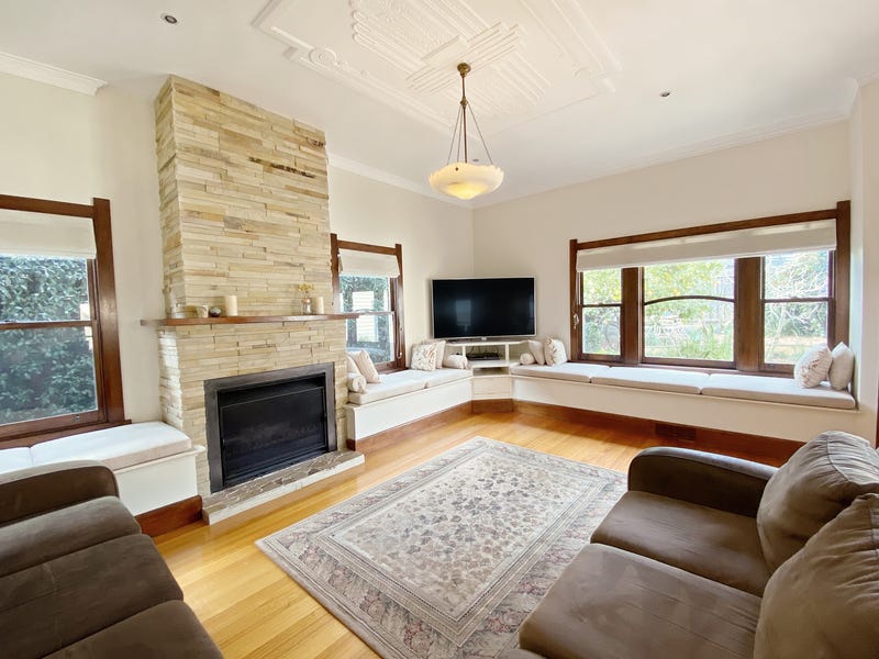 BEAUTIFUL FAMILY HOME IN THE 3