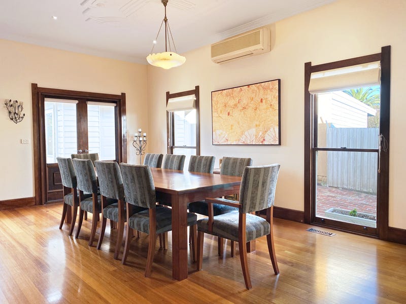 BEAUTIFUL FAMILY HOME IN THE 5