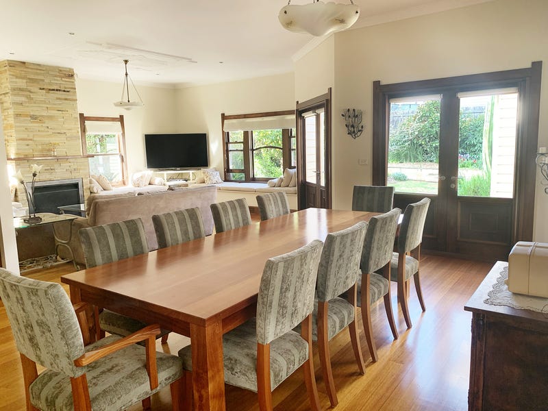 BEAUTIFUL FAMILY HOME IN THE 6