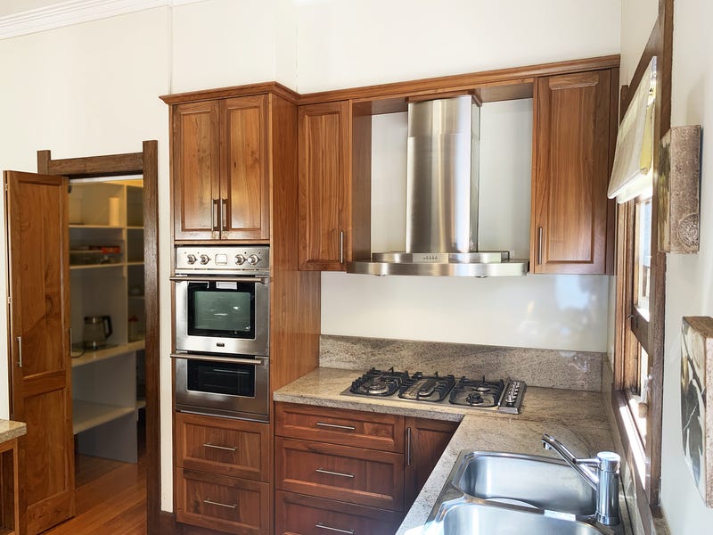 BEAUTIFUL FAMILY HOME IN THE 7