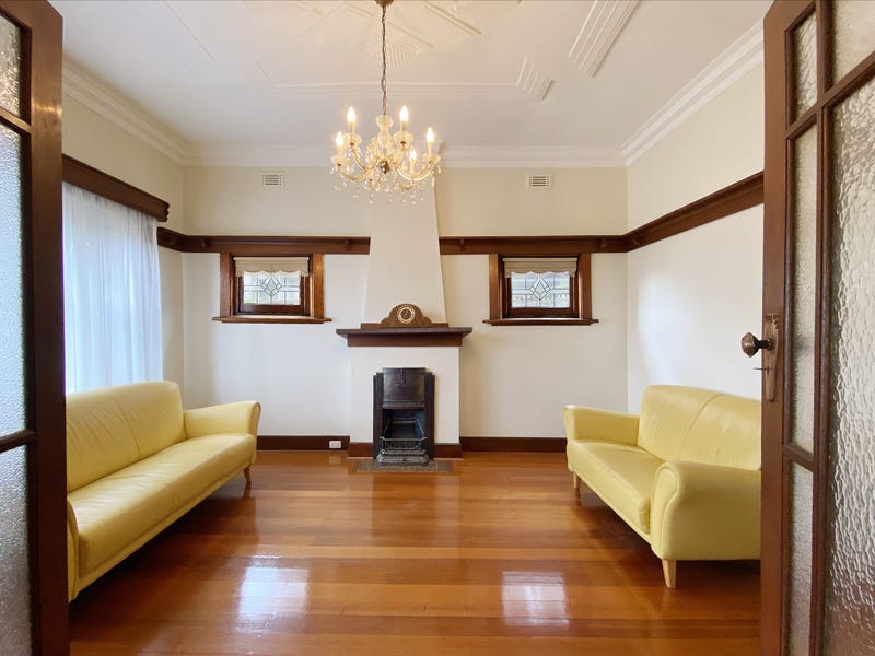 BEAUTIFUL FAMILY HOME IN THE 10