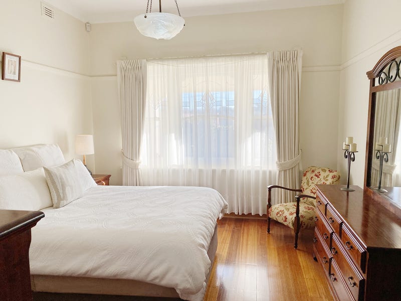 BEAUTIFUL FAMILY HOME IN THE 11