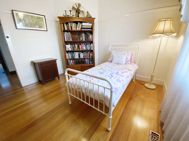 BEAUTIFUL FAMILY HOME IN THE 17
