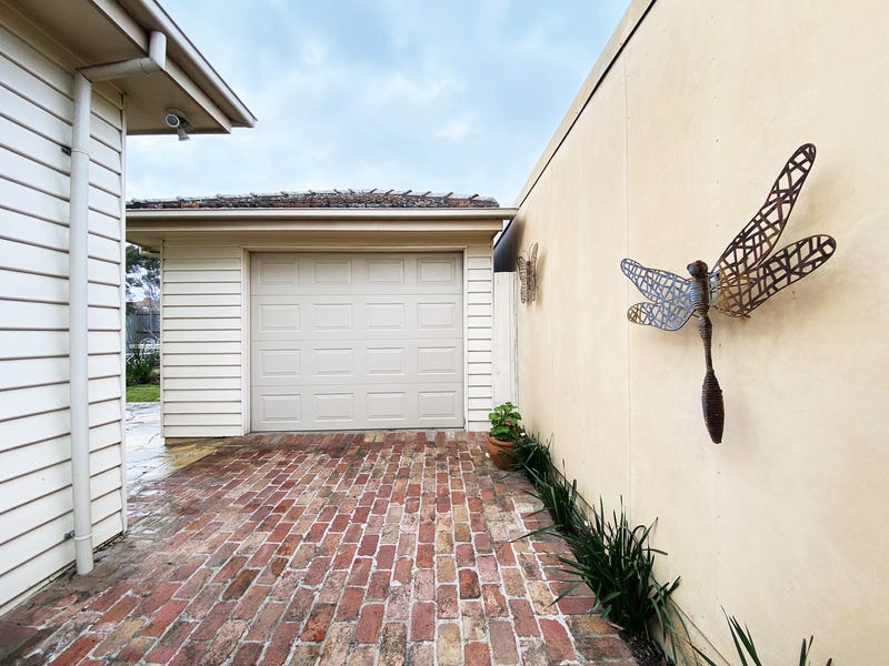 BEAUTIFUL FAMILY HOME IN THE 19