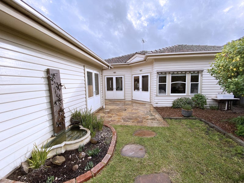 BEAUTIFUL FAMILY HOME IN THE 20