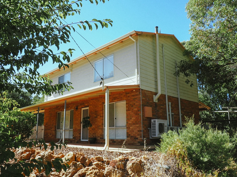 Don’t wait to take possession of this piece of Parkerville!