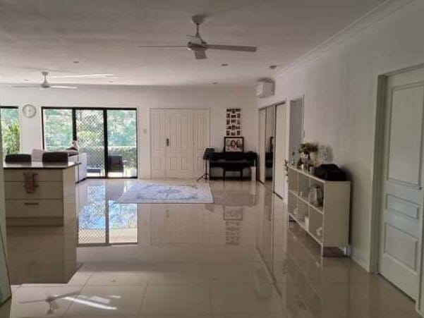 The Ultimate Central Acreage Home 10