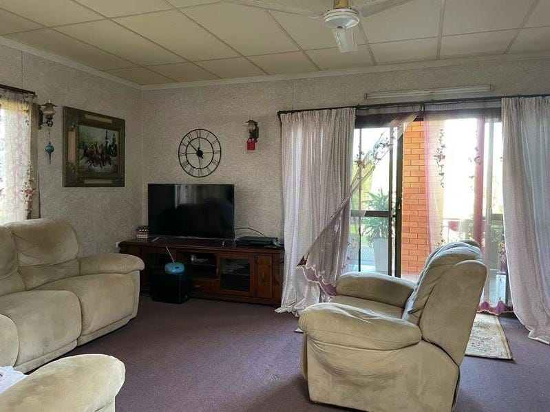 Large Family Home Innisfail 8