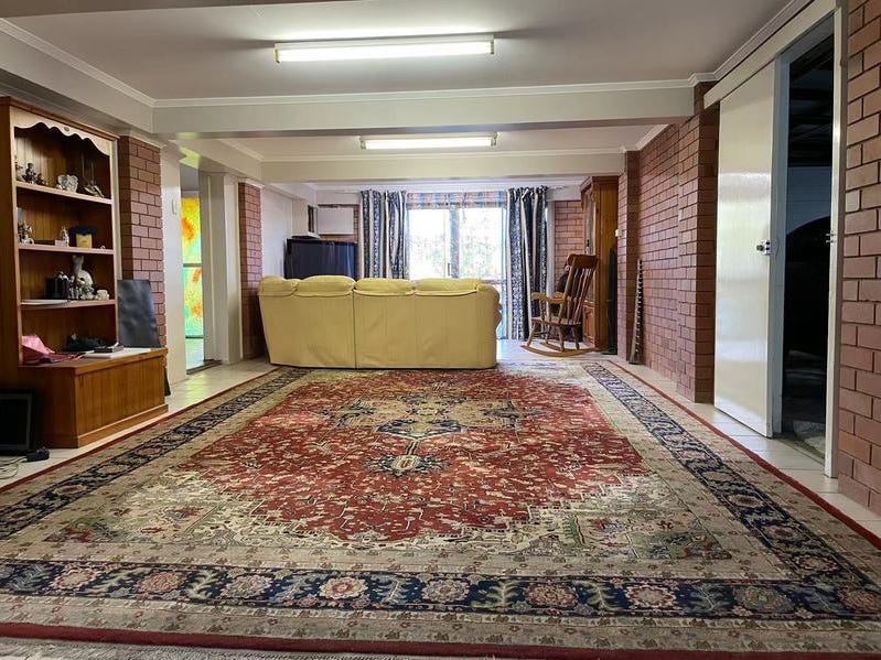 Large Family Home Innisfail 10