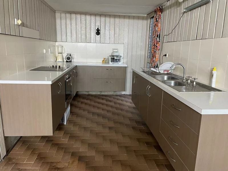Large Family Home Innisfail 16