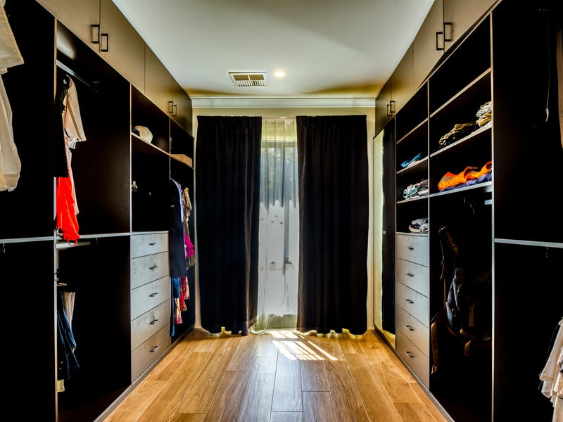 Spectacular Family Home 6