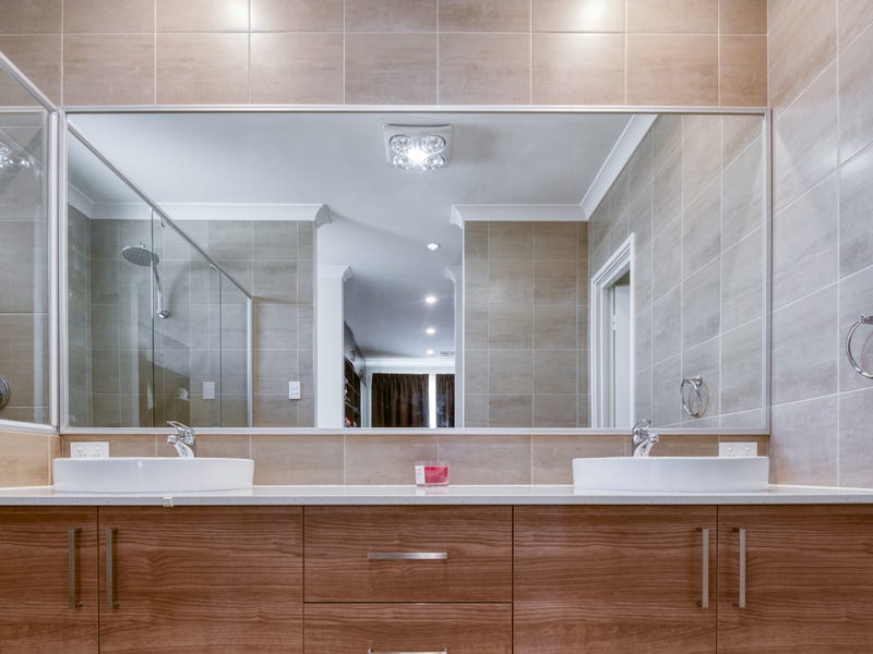 Spectacular Family Home 9