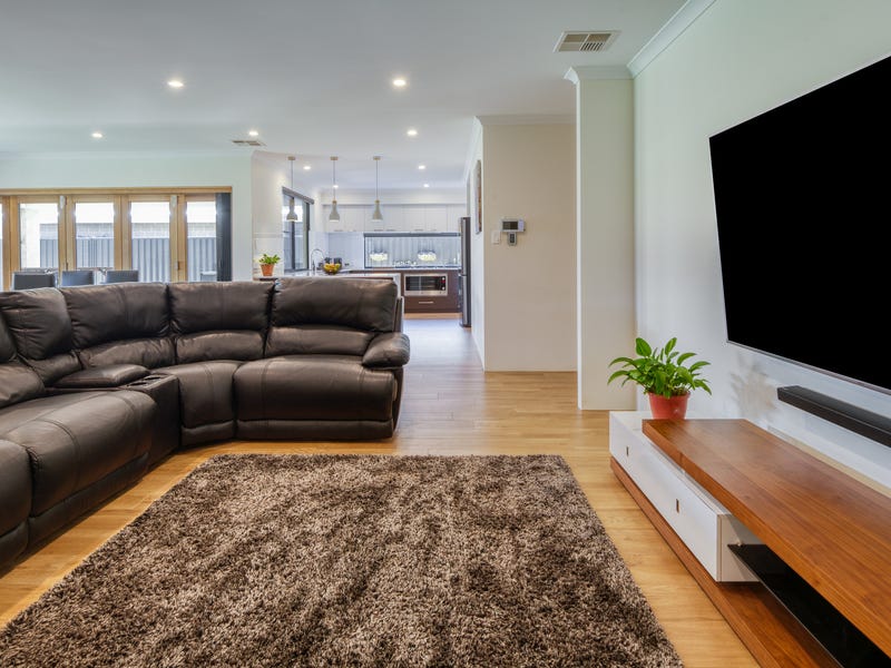 Spectacular Family Home 14