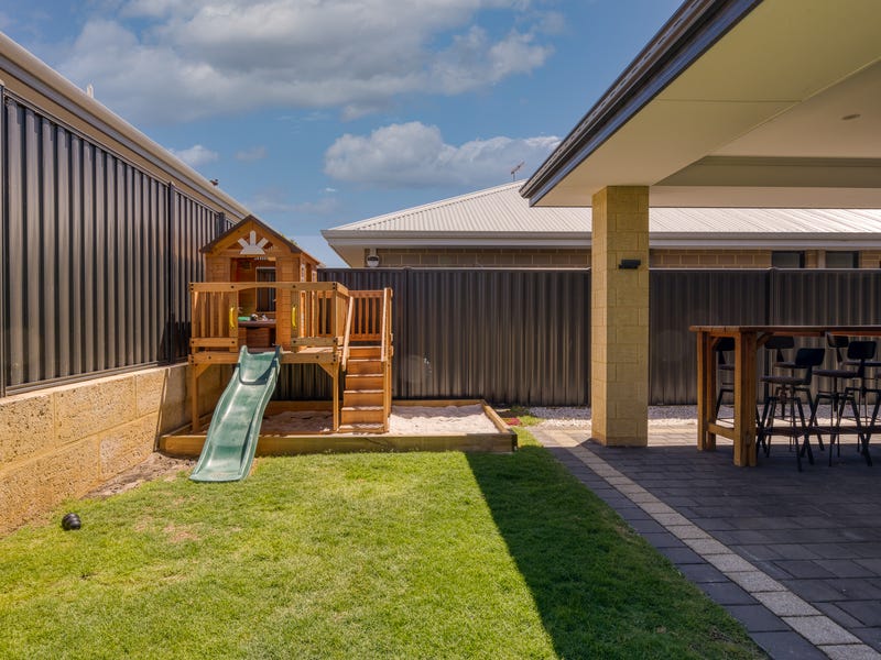 Spectacular Family Home 32