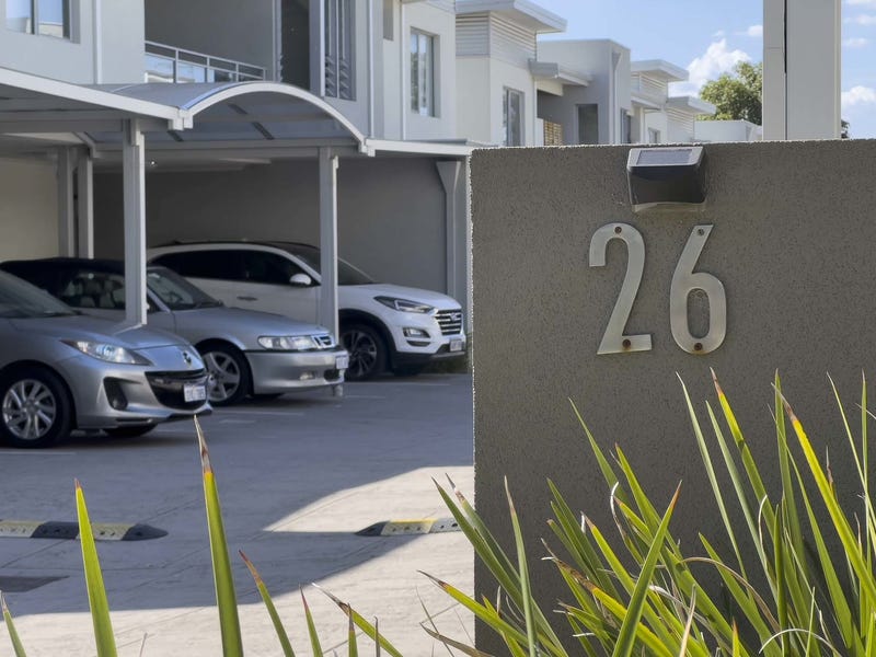 Stunning 2×1 in prime location 17