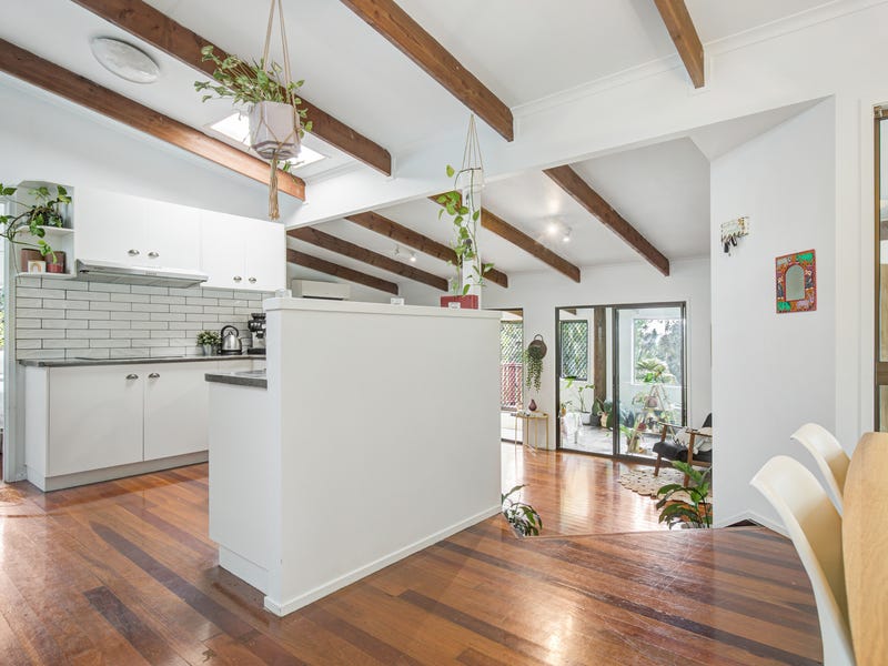 3 bedroom house overlooking river