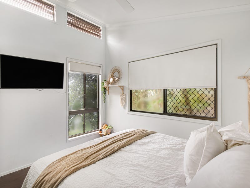 3 bedroom house overlooking river 13