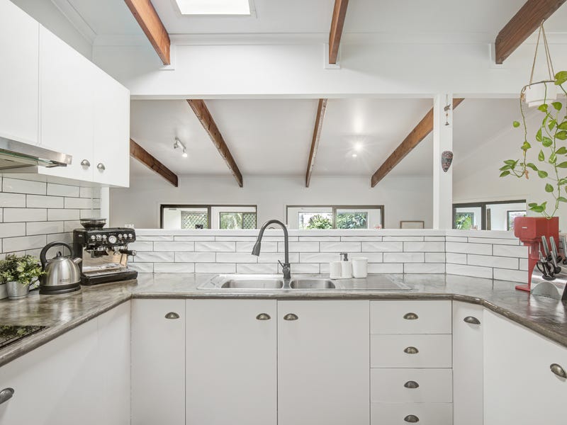 3 bedroom house overlooking river 18