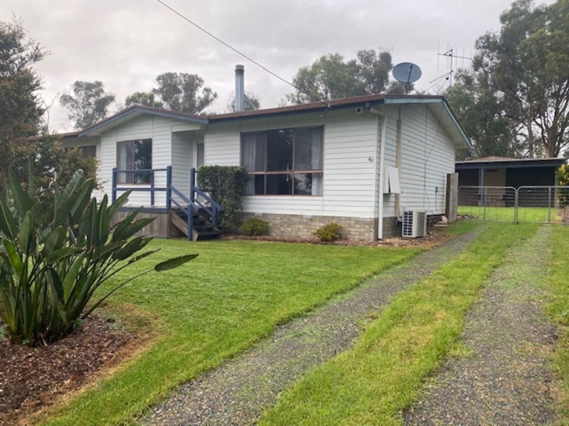 Quaint Country Location. Move in and make it your own