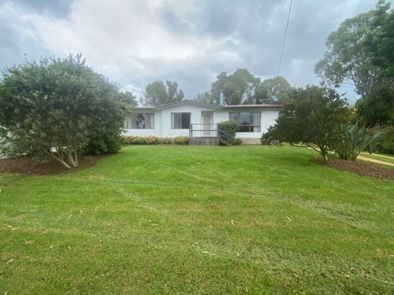 Quaint Country Location. Move in 2