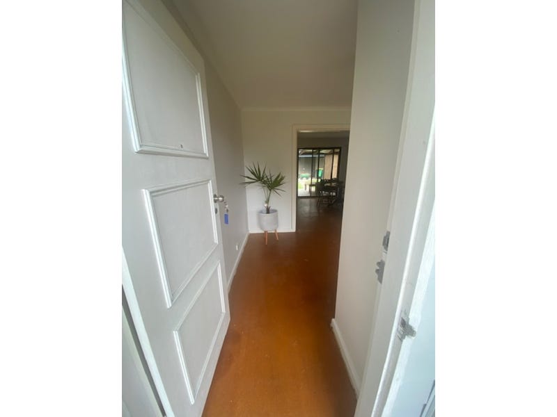Quaint Country Location. Move in 6