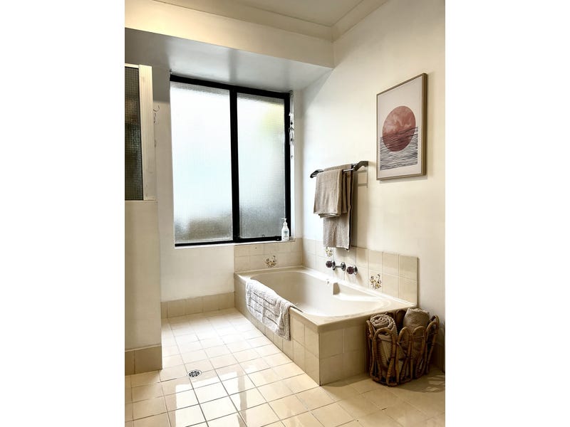 Modernised 3×1 situated on large 17