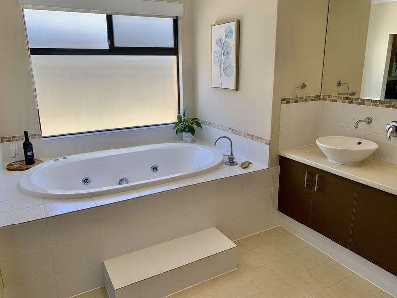 Classy Modern Lifestyle Home 11