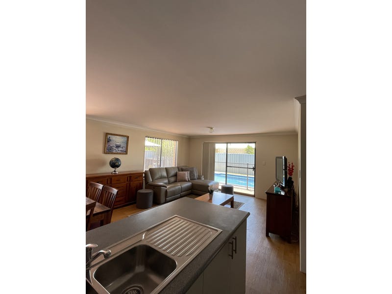 Lovely family home with pool 2