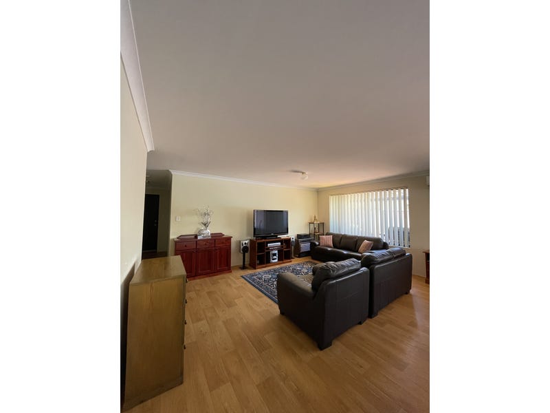 Lovely family home with pool 4
