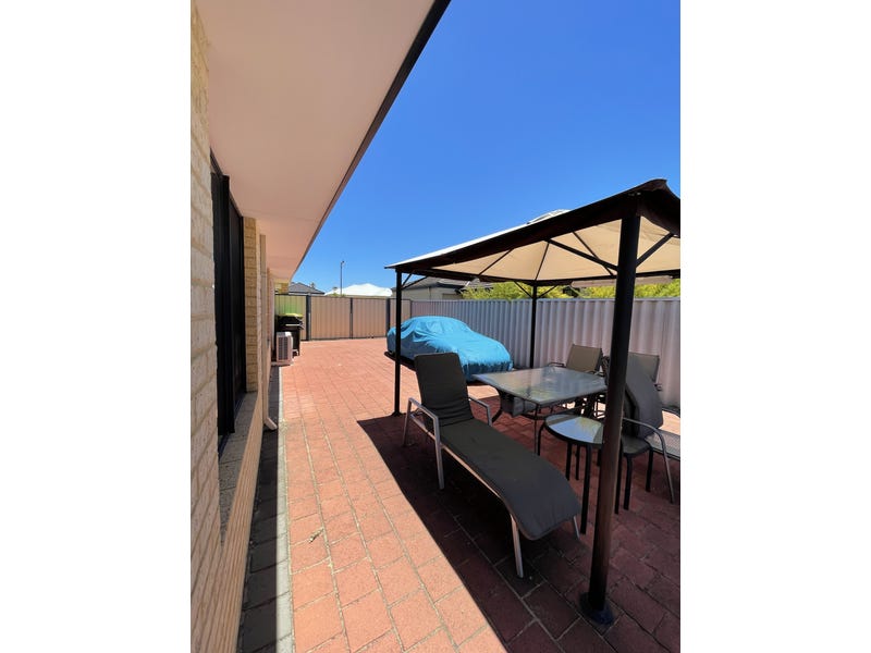 Lovely family home with pool 11