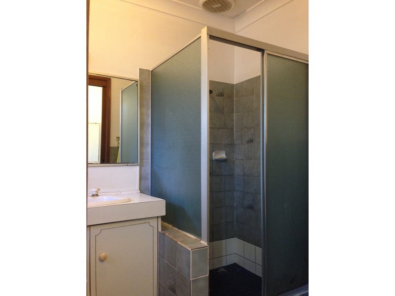 CENTRALLY LOCATED WITH GREAT VIEWS 7