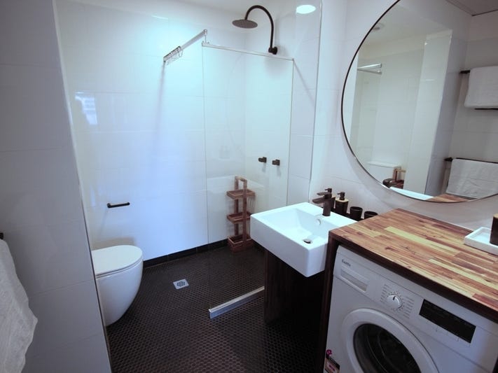 3 room 1 bath 1 parking fully renovated