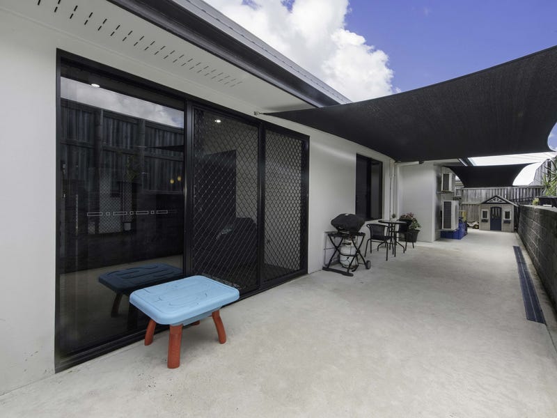 MODERN FAMILY HOME 20