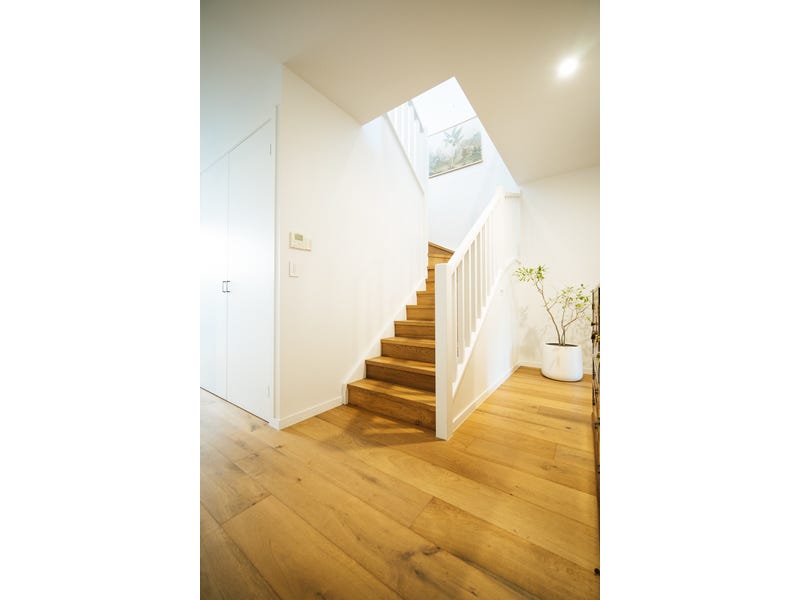 EXECUTIVE *FREEHOLD RESIDENCE 3