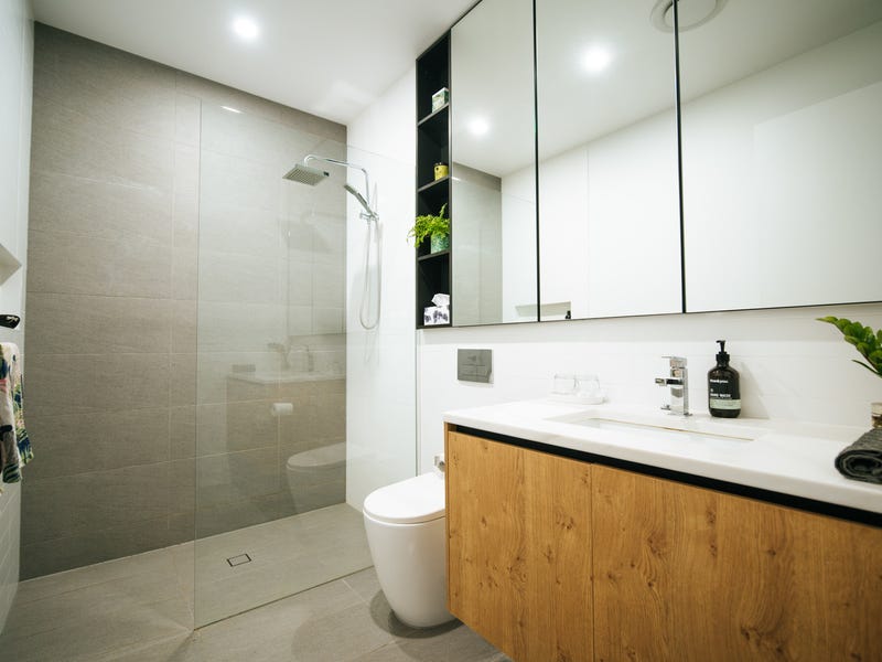 EXECUTIVE *FREEHOLD RESIDENCE 4
