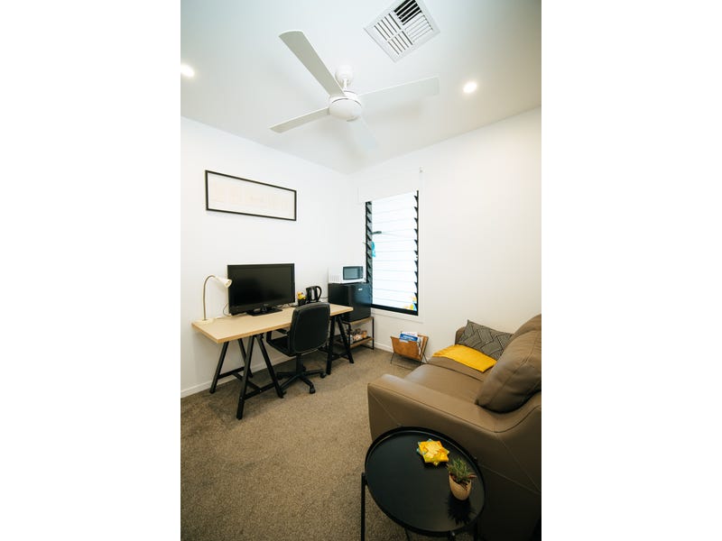 EXECUTIVE *FREEHOLD RESIDENCE 6