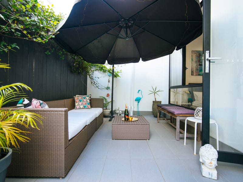 EXECUTIVE *FREEHOLD RESIDENCE 8