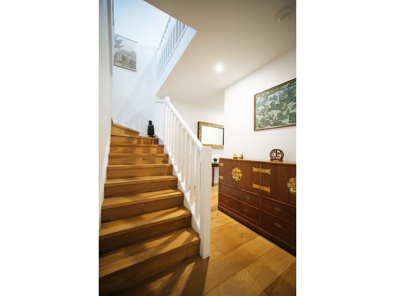 EXECUTIVE *FREEHOLD RESIDENCE 9